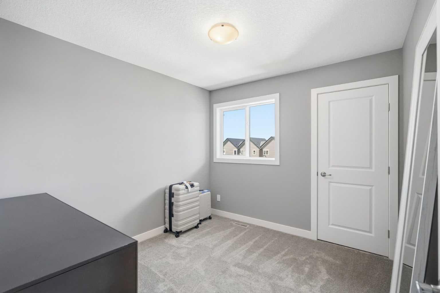332 Lawthorn Way SE