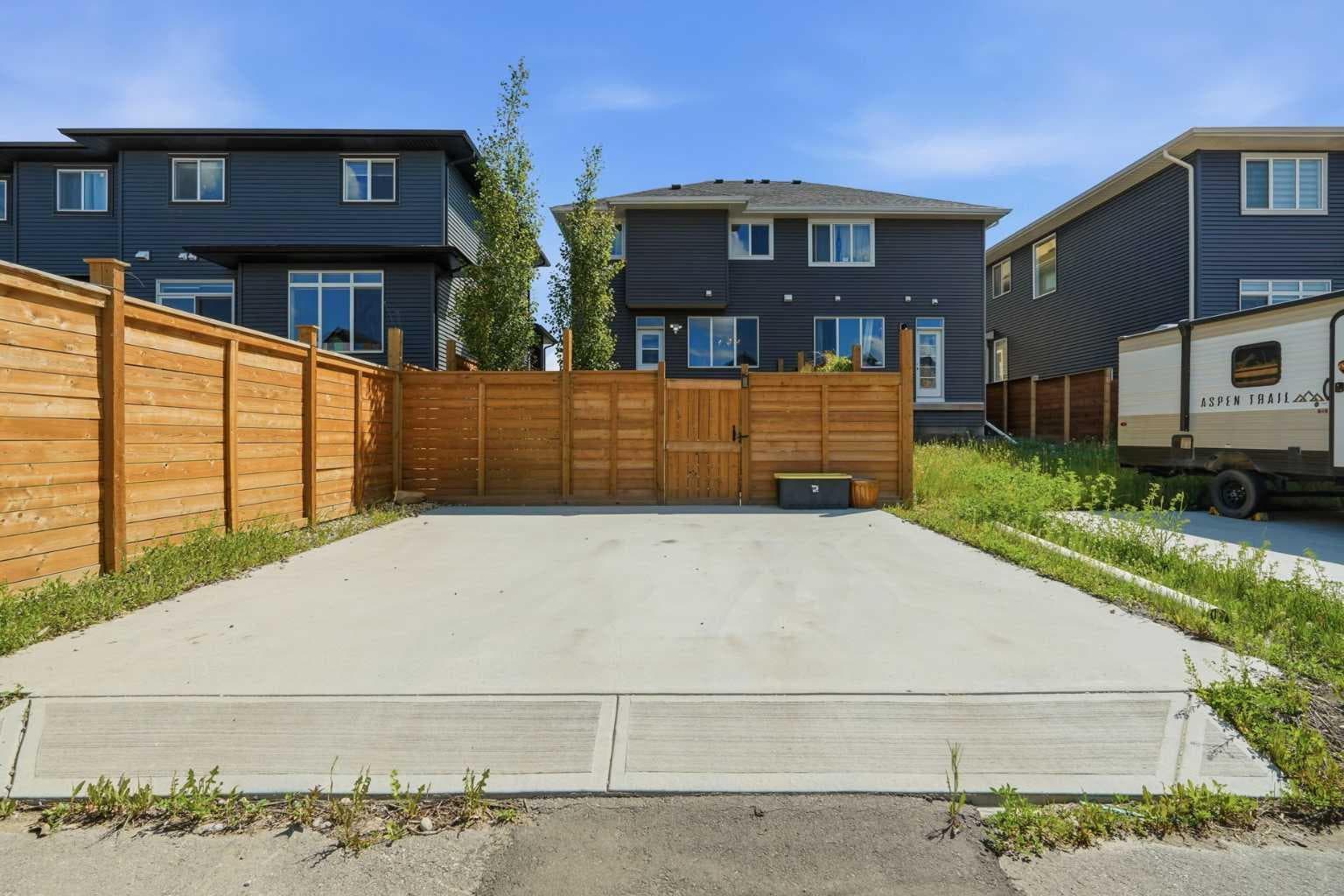 332 Lawthorn Way SE