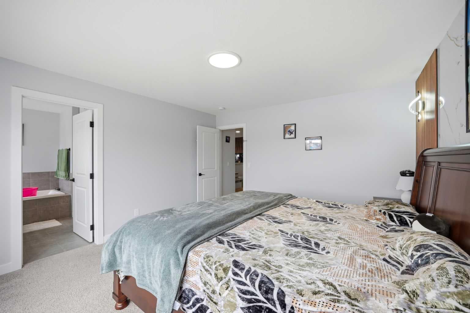 241 Homestead Crescent NE
