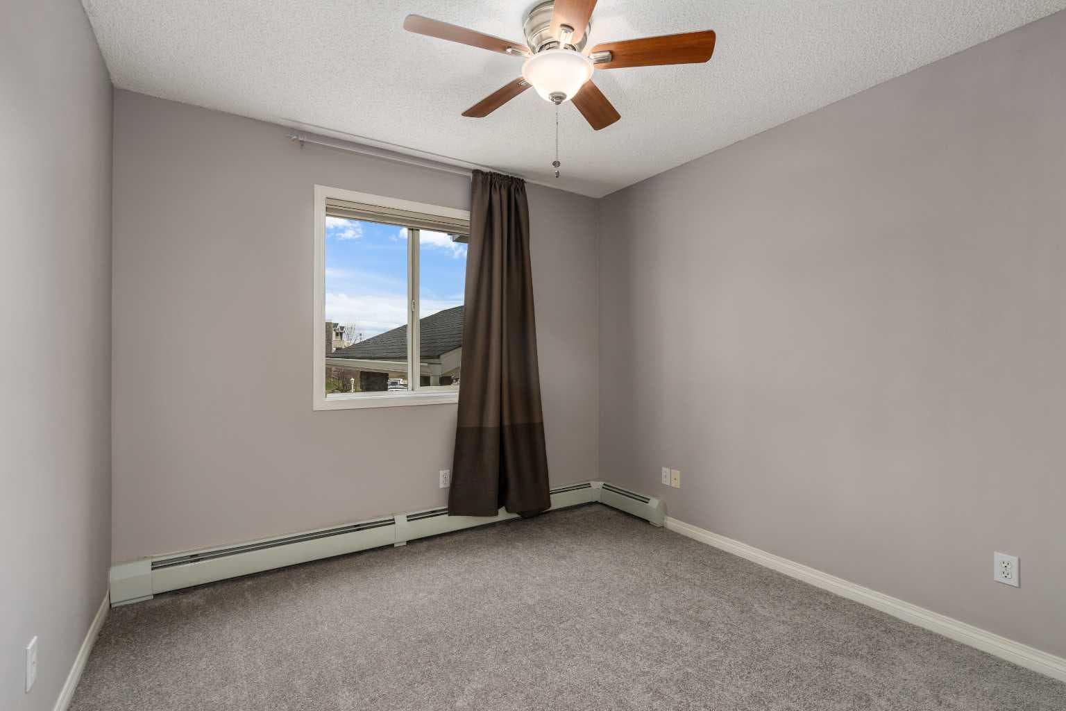 217, 26 Country Hills View NW