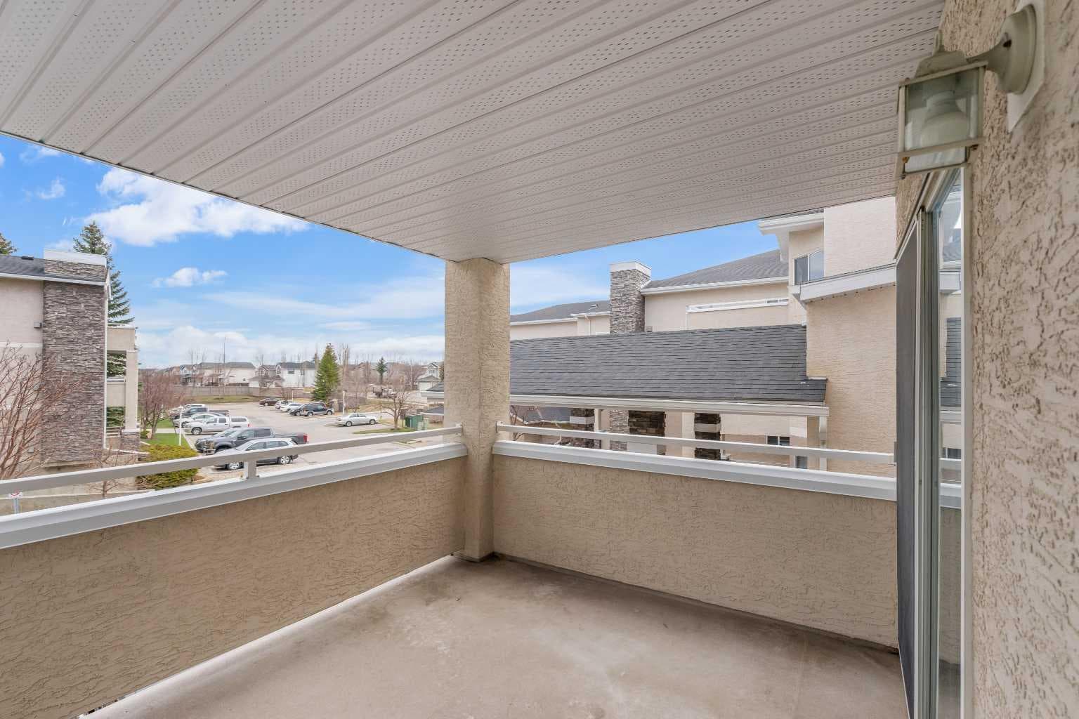 217, 26 Country Hills View NW