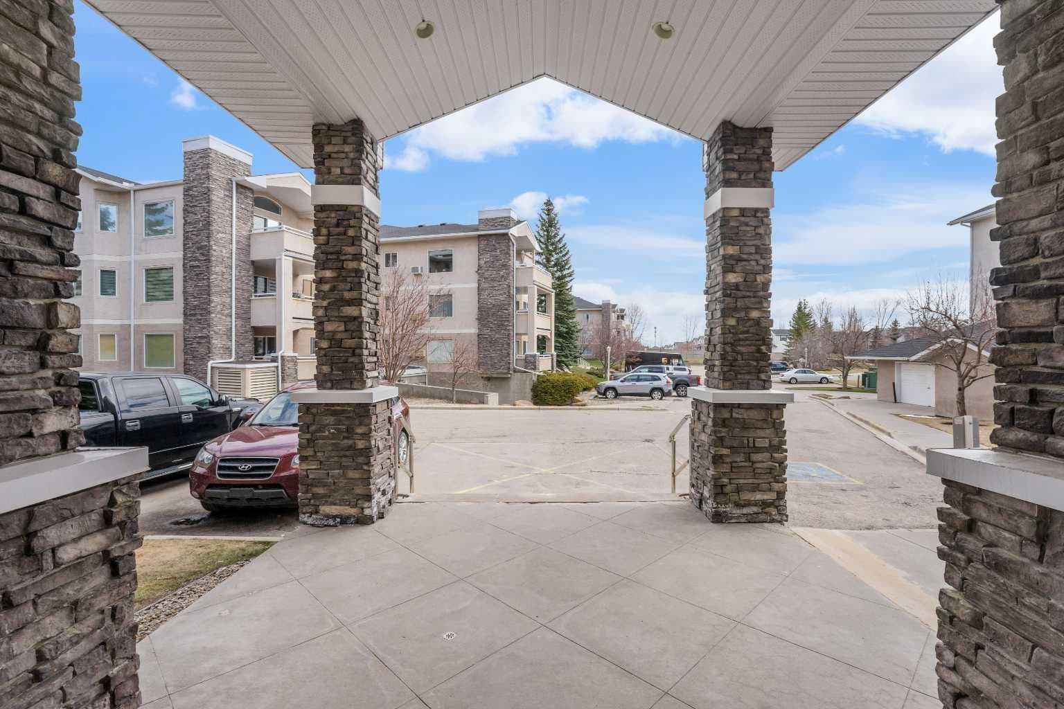 217, 26 Country Hills View NW