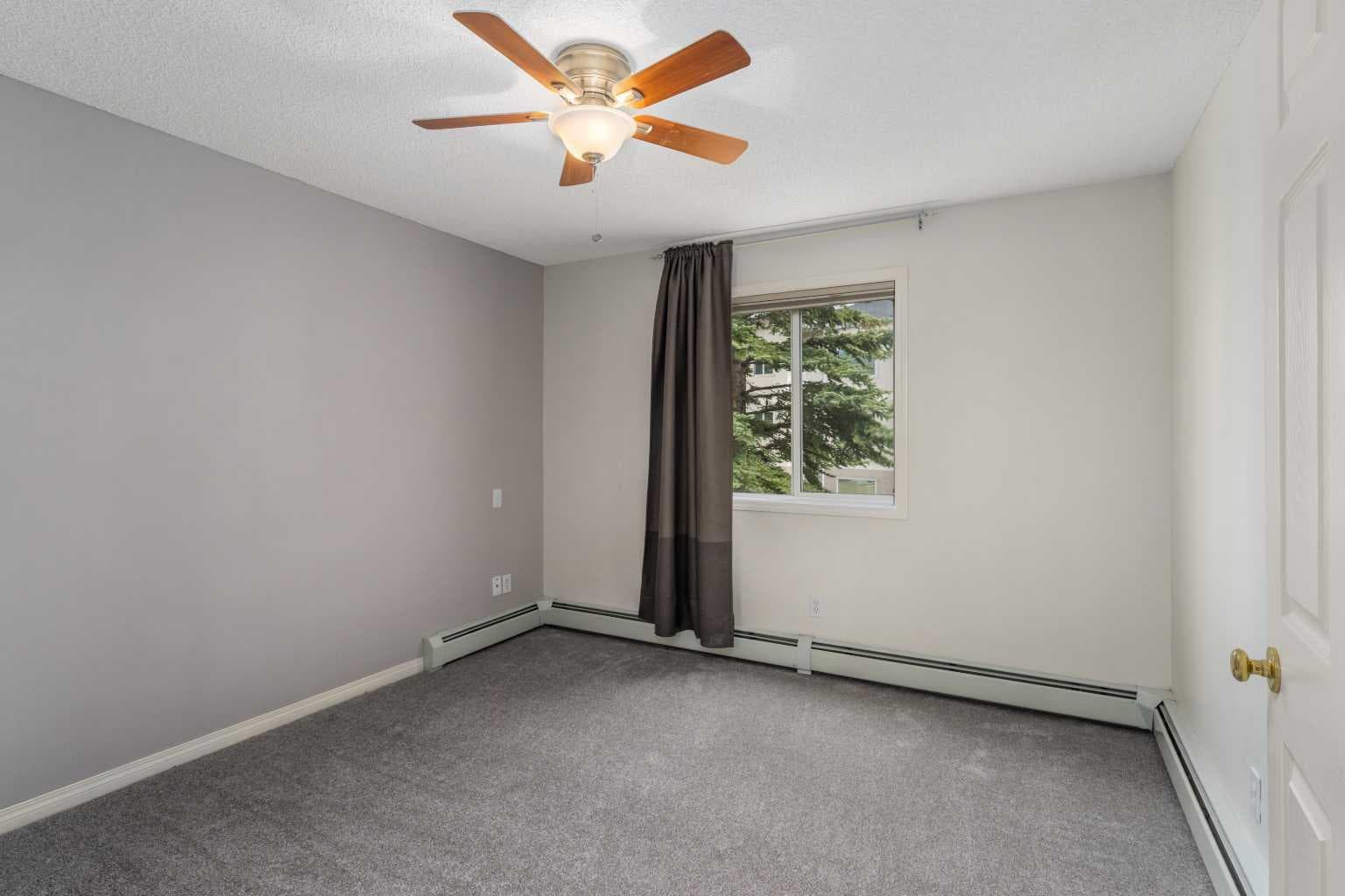 217, 26 Country Hills View NW