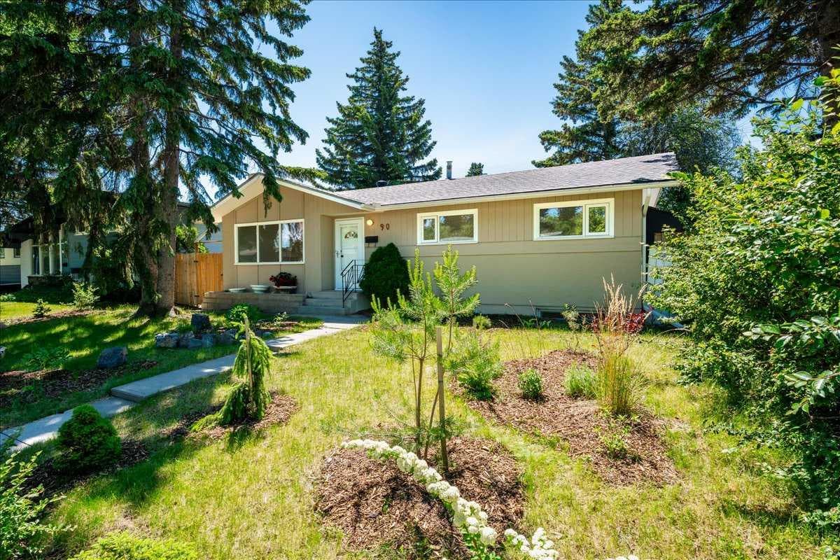 90 Armstrong Crescent SE