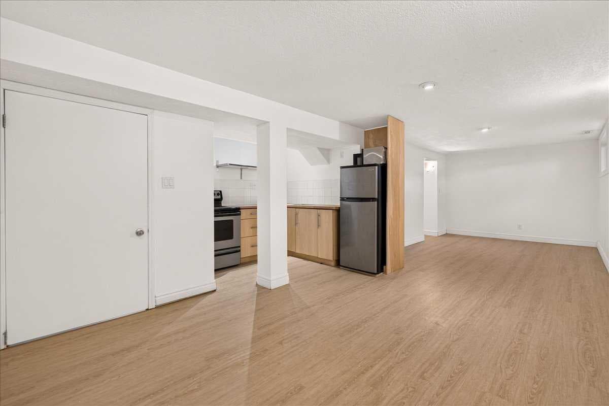 90 Armstrong Crescent SE
