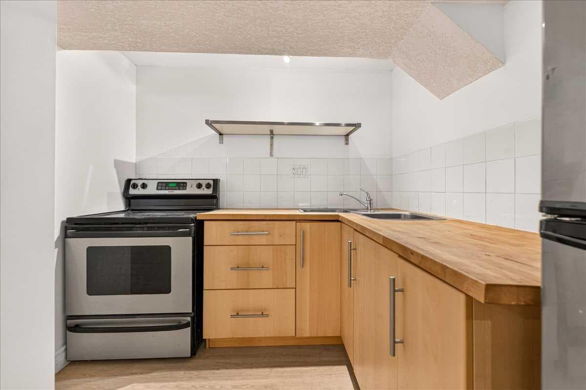 90 Armstrong Crescent SE