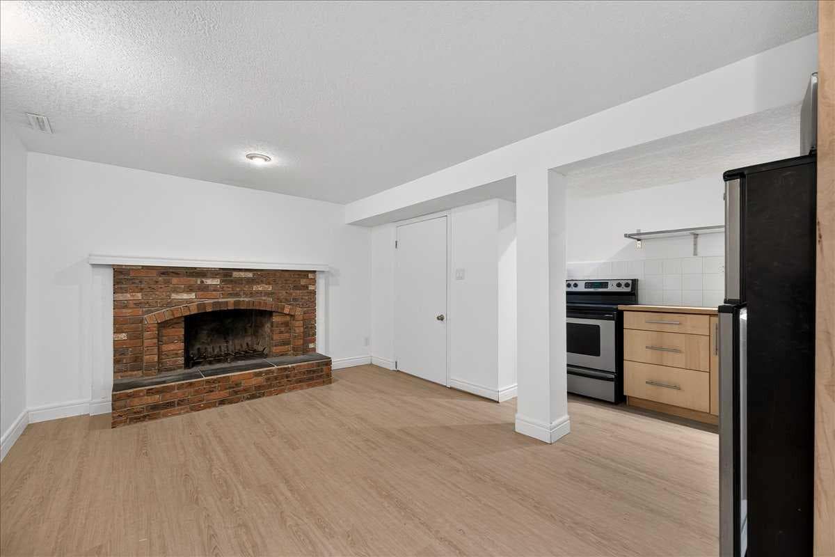 90 Armstrong Crescent SE