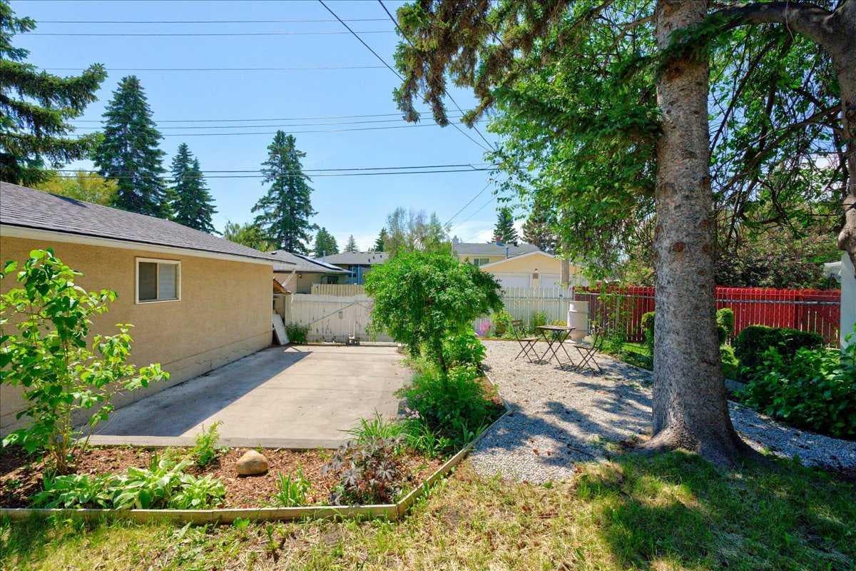 90 Armstrong Crescent SE