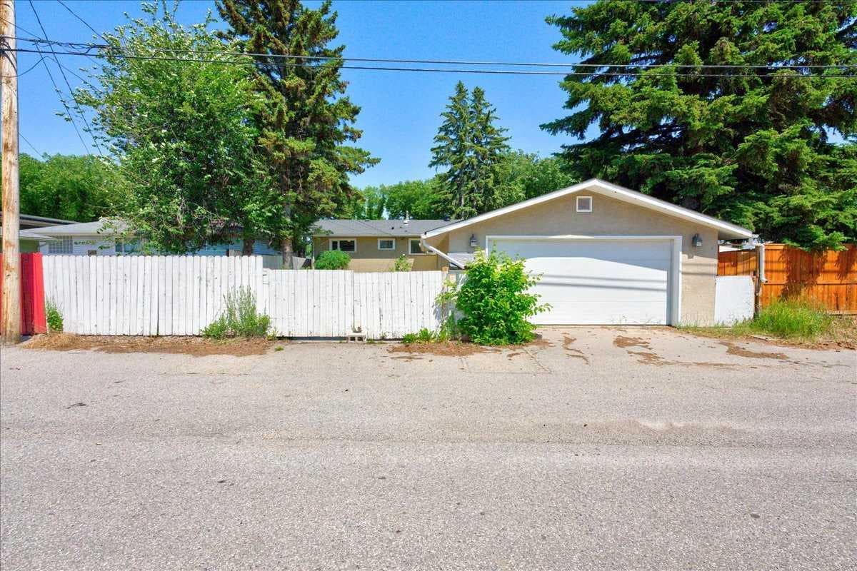 90 Armstrong Crescent SE