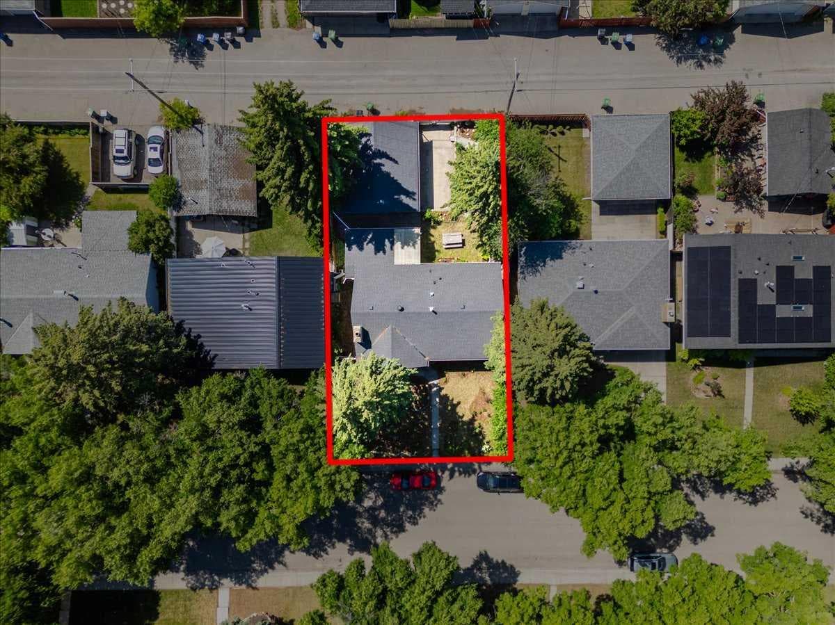 90 Armstrong Crescent SE