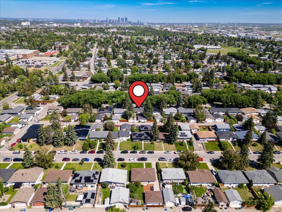 90 Armstrong Crescent SE