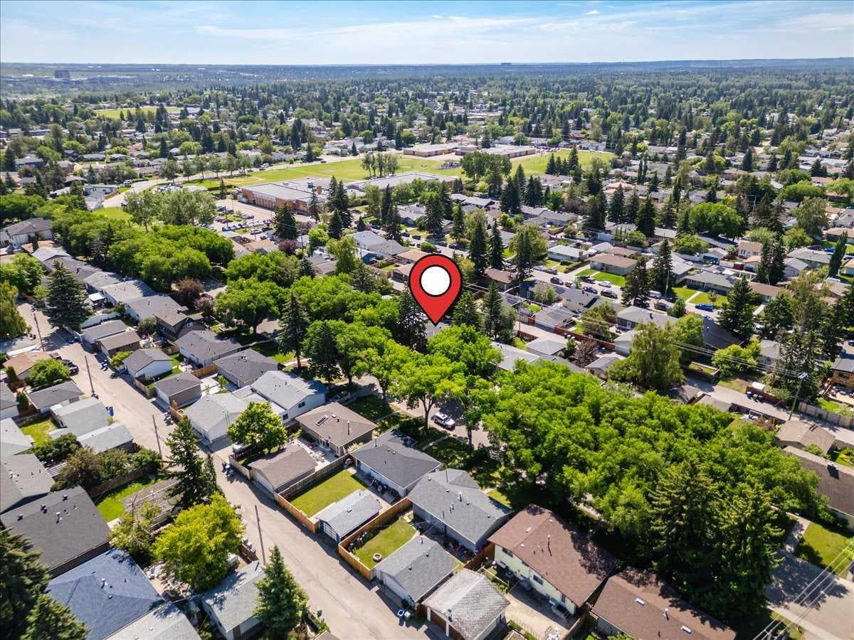 90 Armstrong Crescent SE