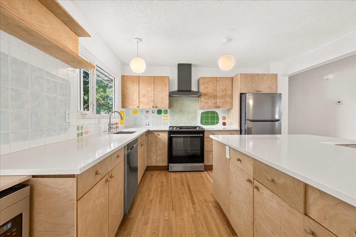 90 Armstrong Crescent SE