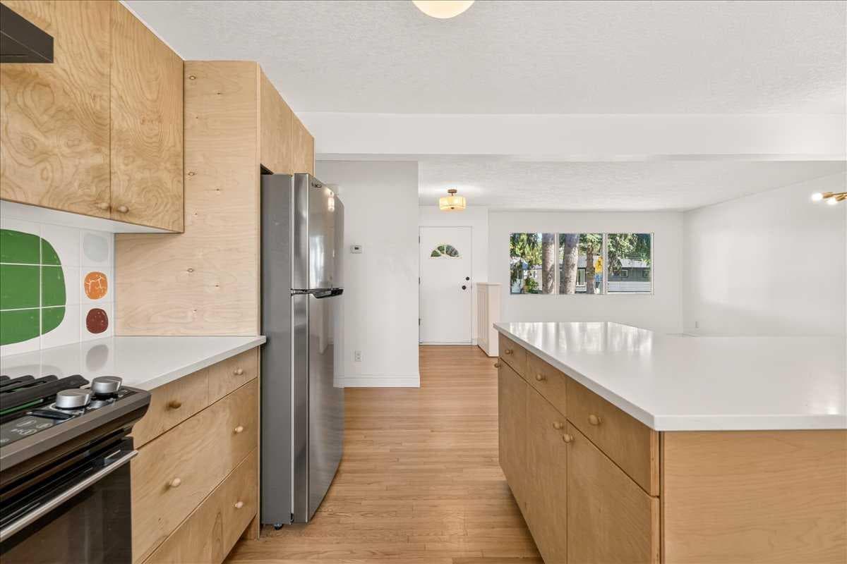 90 Armstrong Crescent SE