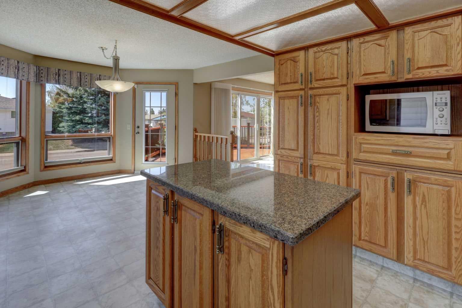 2328 Munro Drive NE