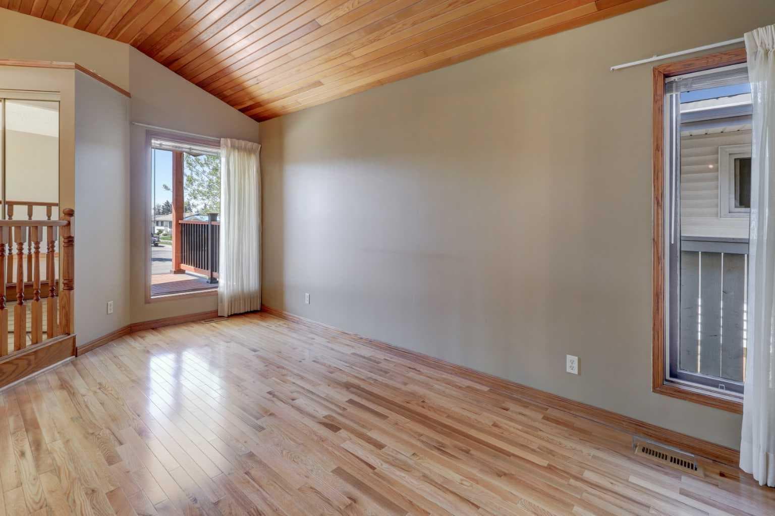 2328 Munro Drive NE
