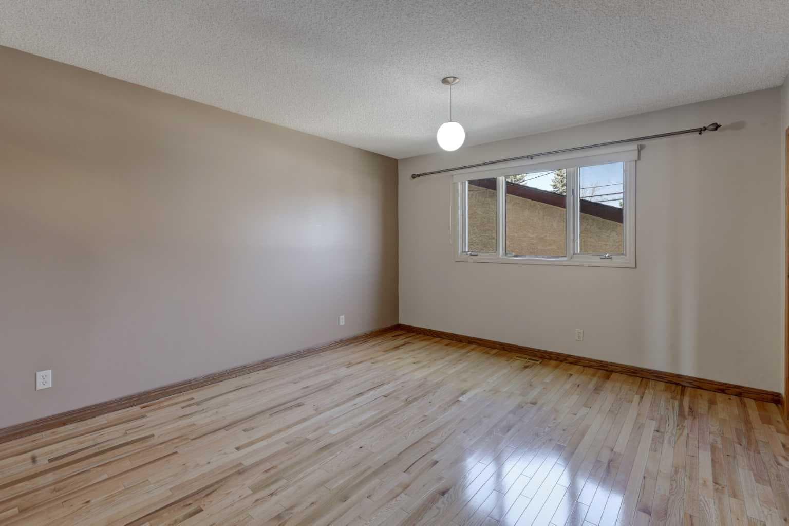 2328 Munro Drive NE