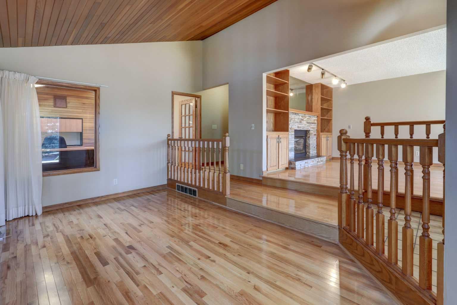 2328 Munro Drive NE