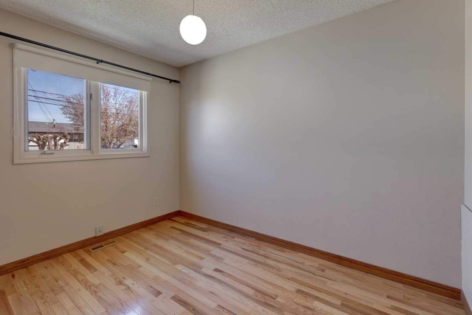 2328 Munro Drive NE