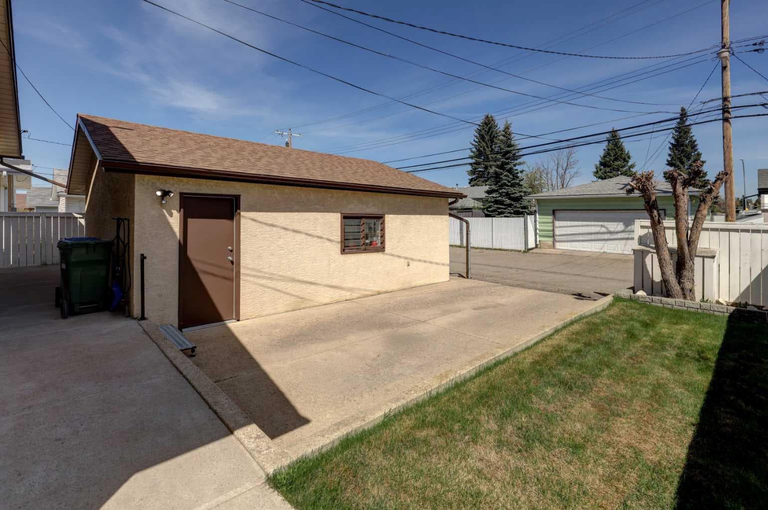 2328 Munro Drive NE