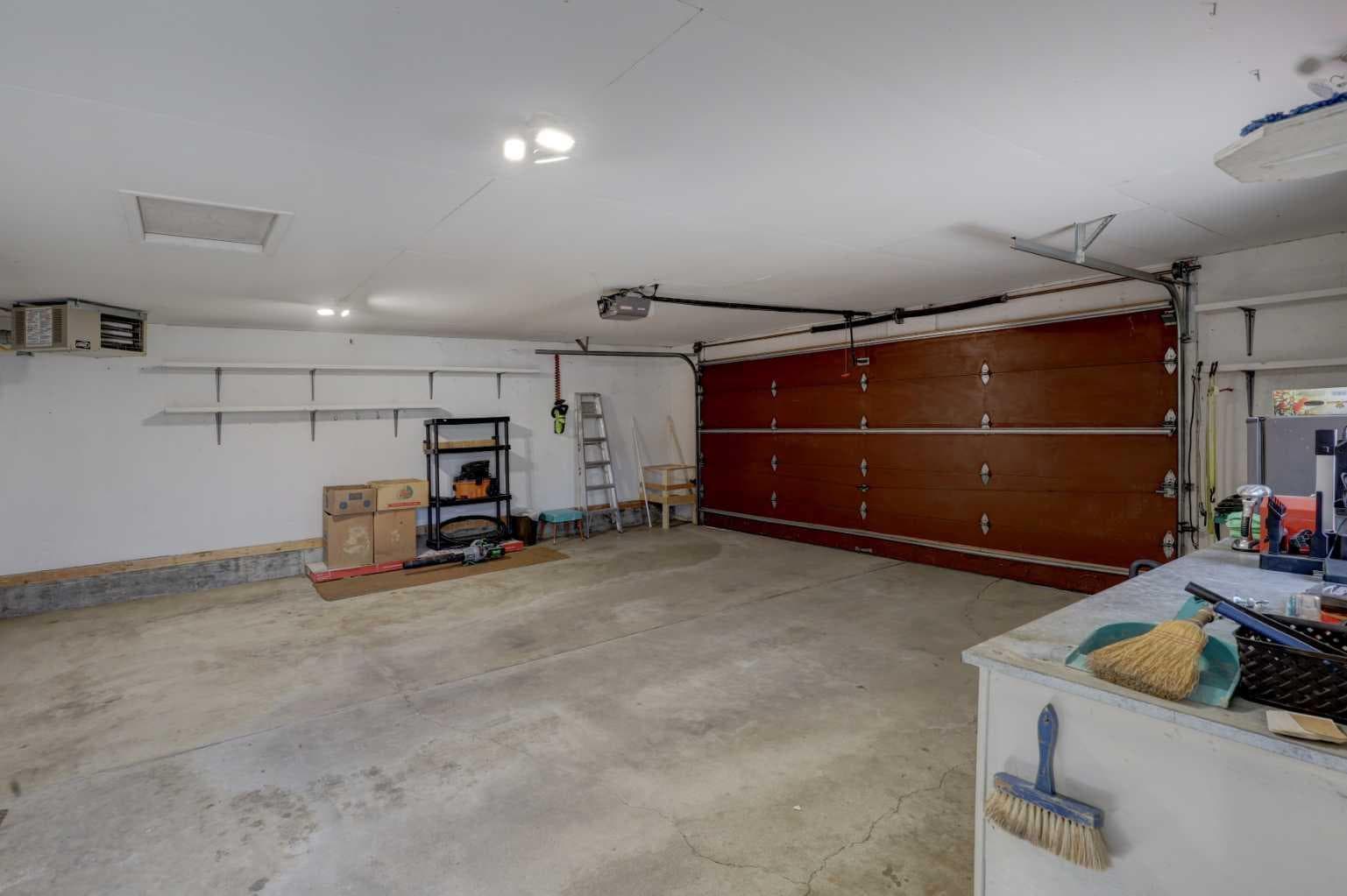 2328 Munro Drive NE