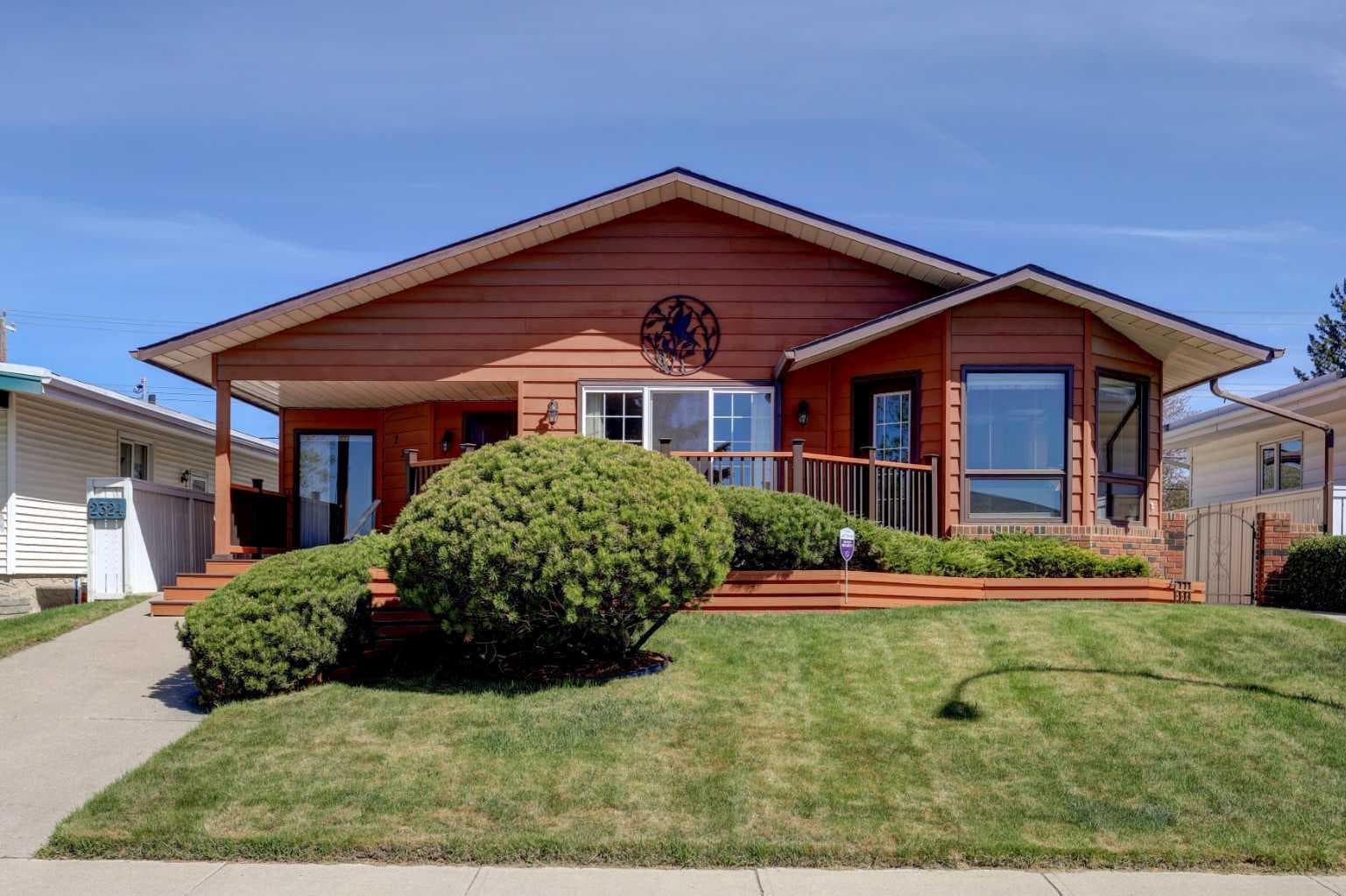 2328 Munro Drive NE
