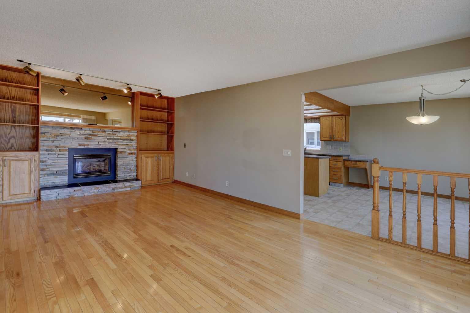 2328 Munro Drive NE