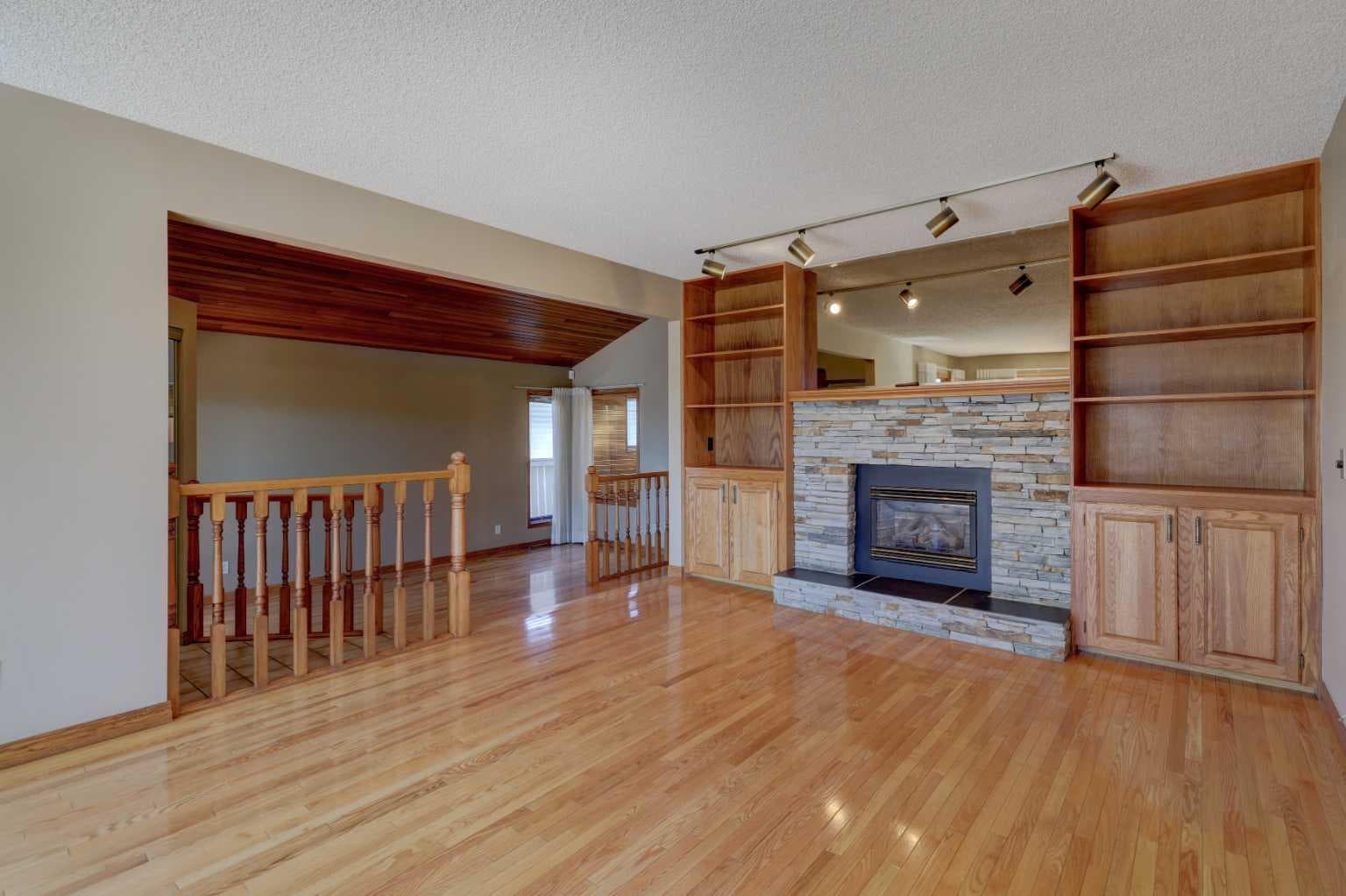 2328 Munro Drive NE