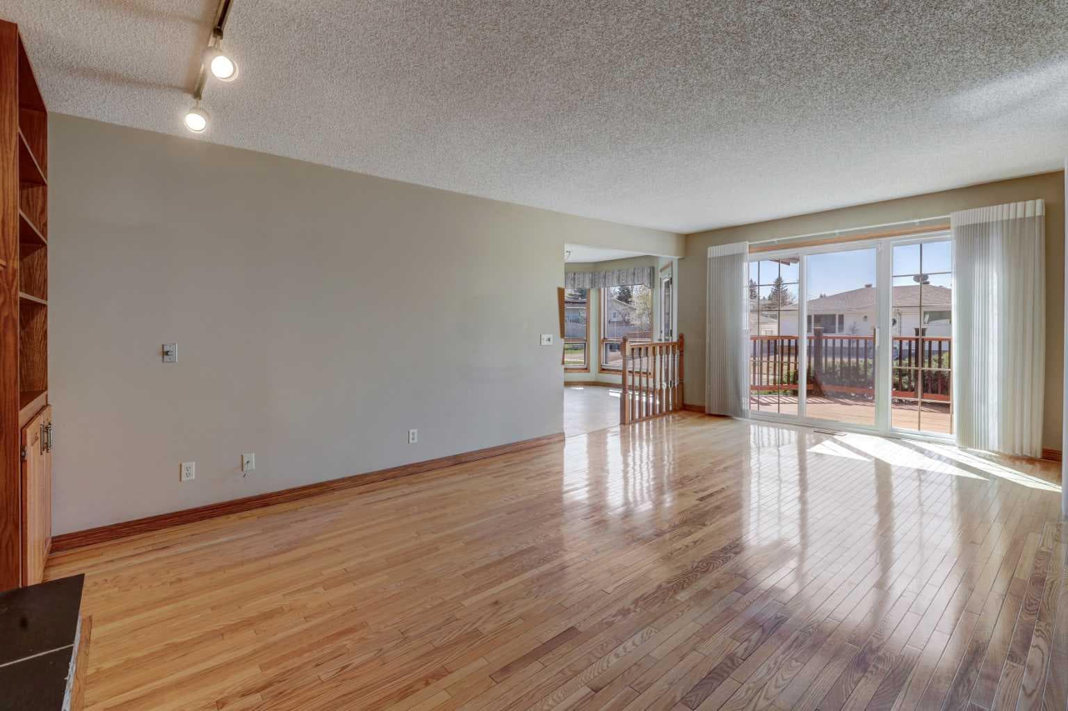 2328 Munro Drive NE