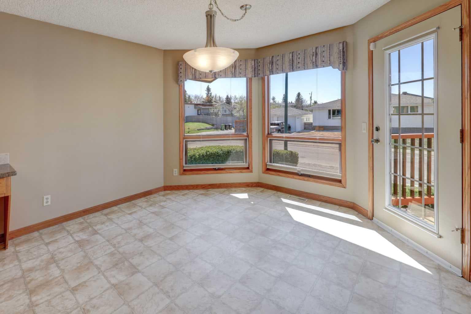 2328 Munro Drive NE