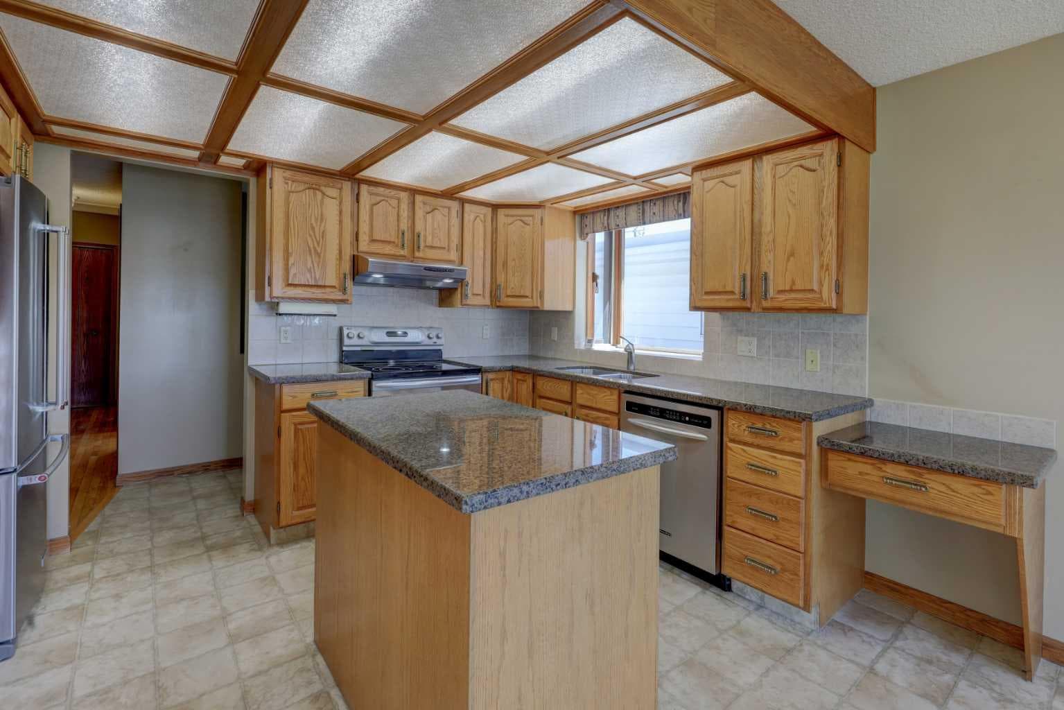 2328 Munro Drive NE
