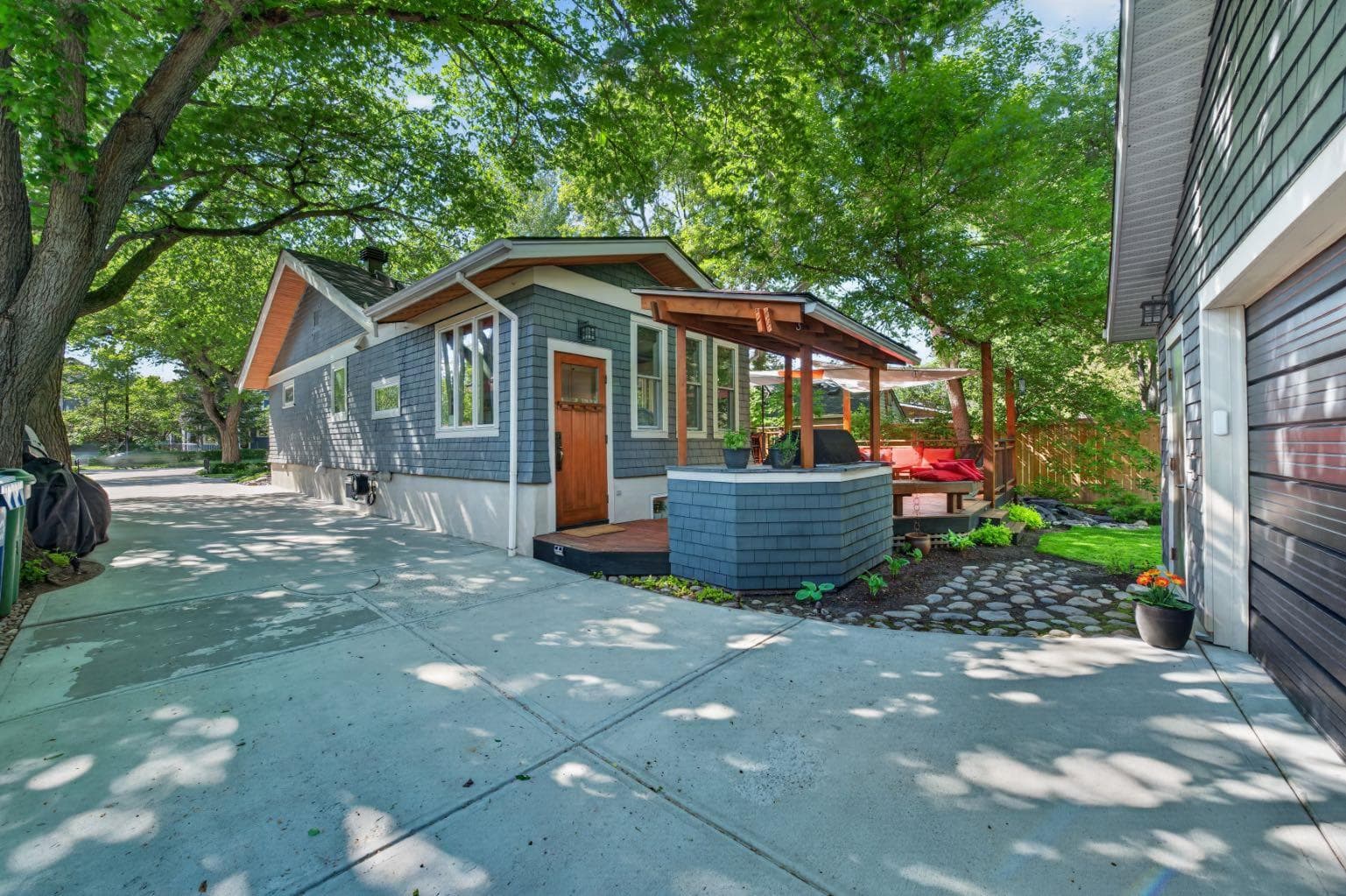 3818 Elbow Drive SW