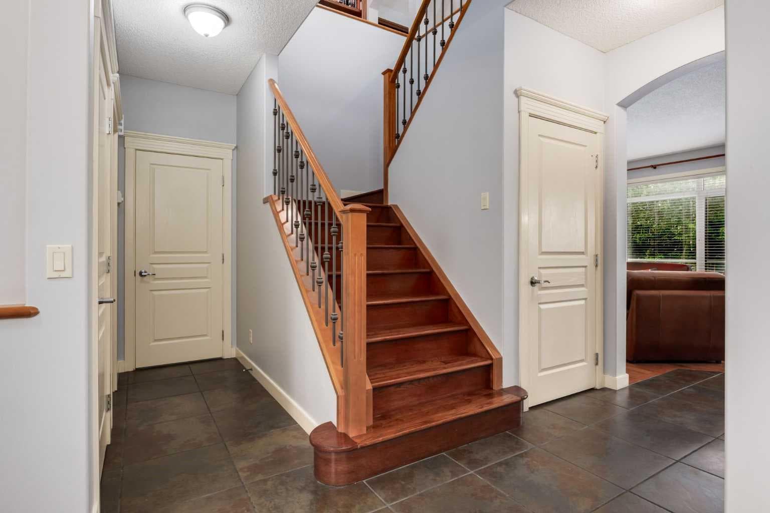 77 Royal Highland Road NW