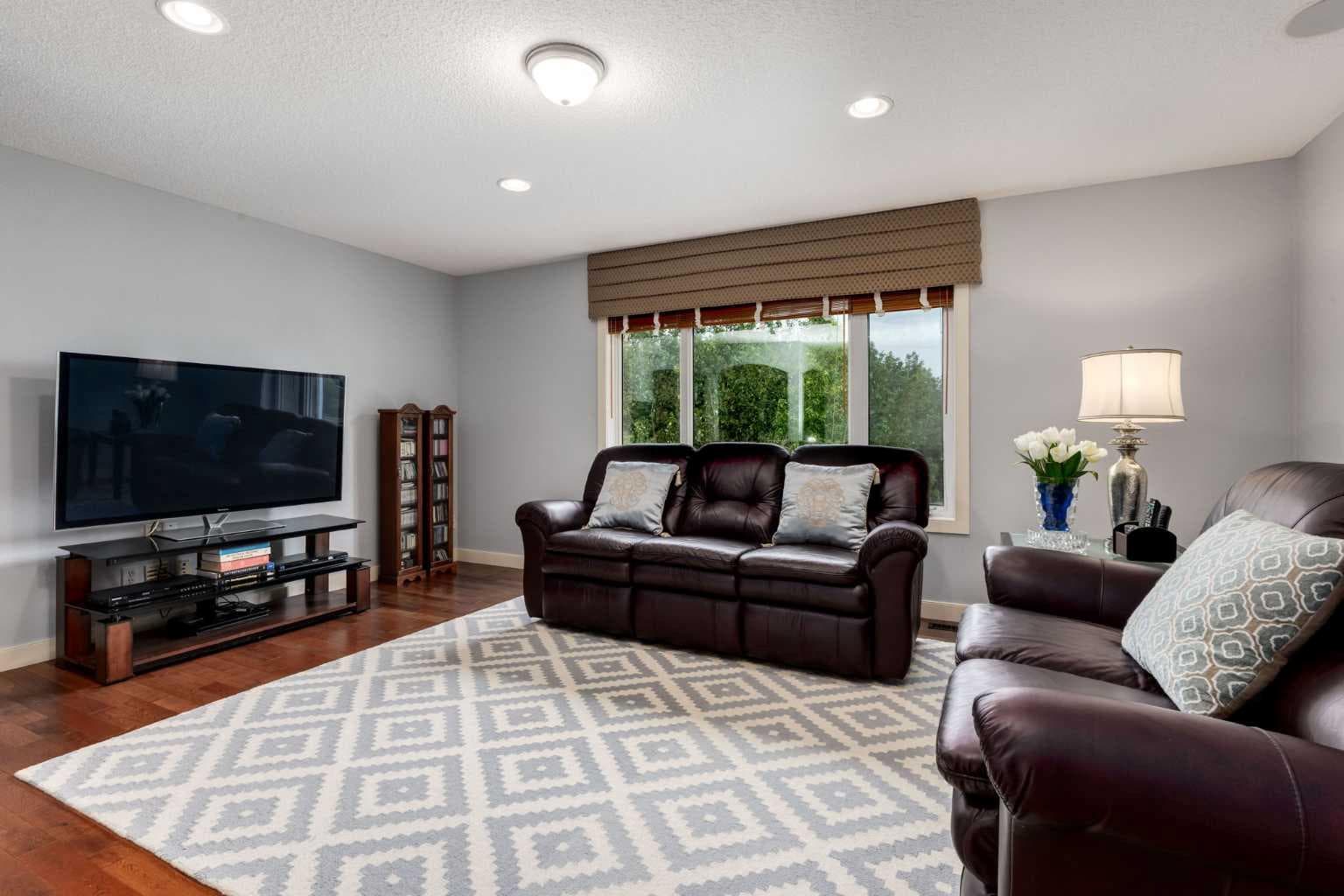 77 Royal Highland Road NW