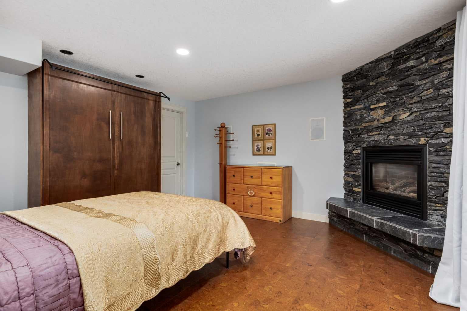 77 Royal Highland Road NW