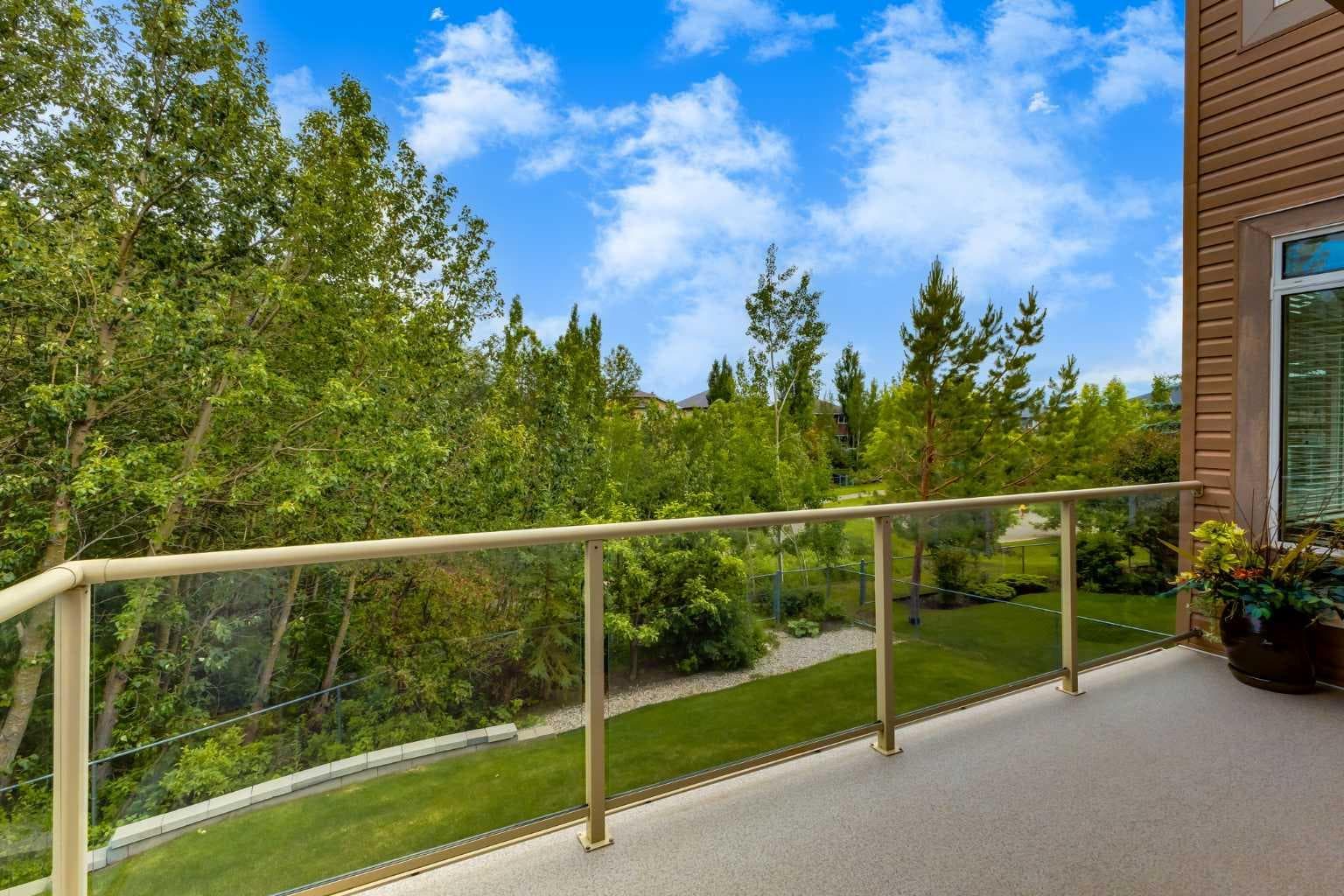 77 Royal Highland Road NW