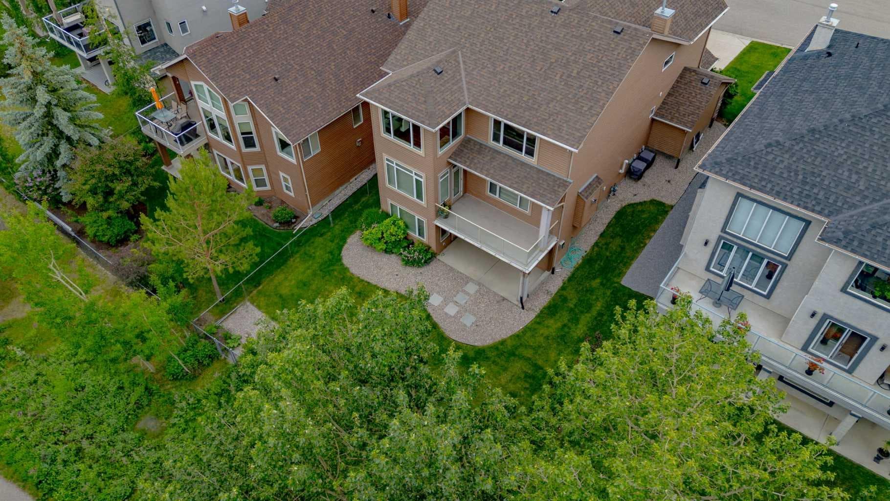 77 Royal Highland Road NW