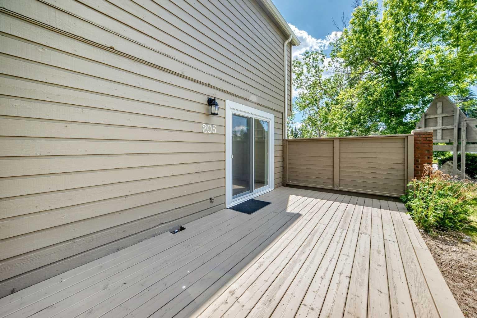 205, 829 Coach Bluff Crescent SW