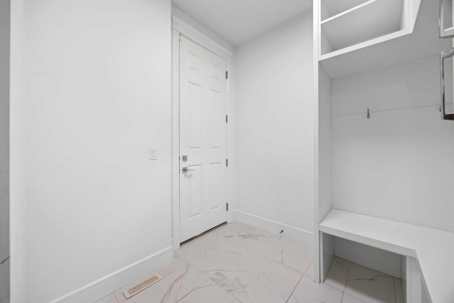 351 Marina Landing SE