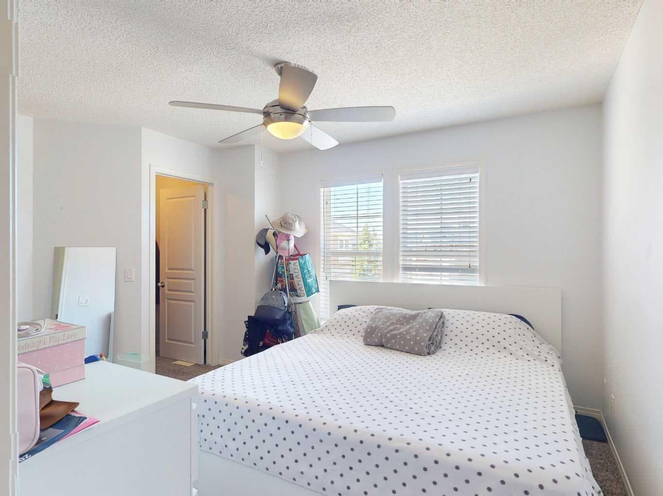5 Auburn Bay Common SE