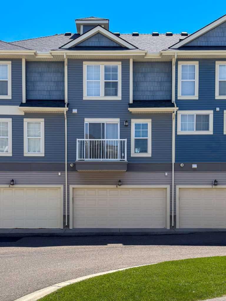 5 Auburn Bay Common SE