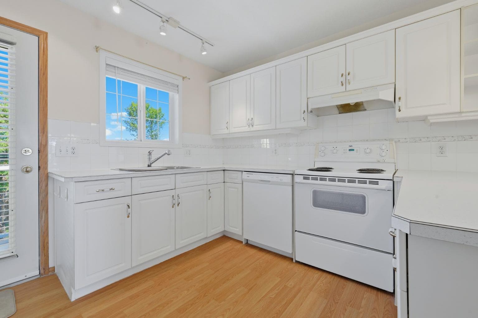 112 Dovista Court SE