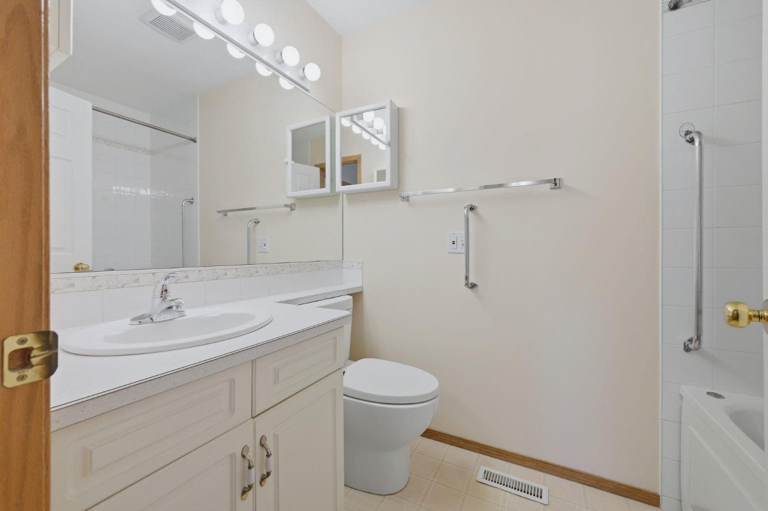 112 Dovista Court SE