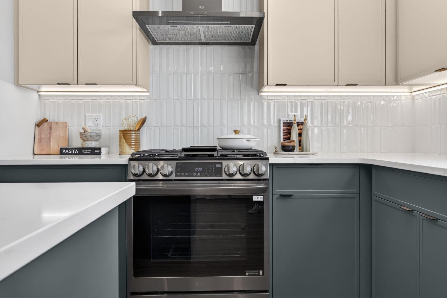703, 30 Creekside Villas SW