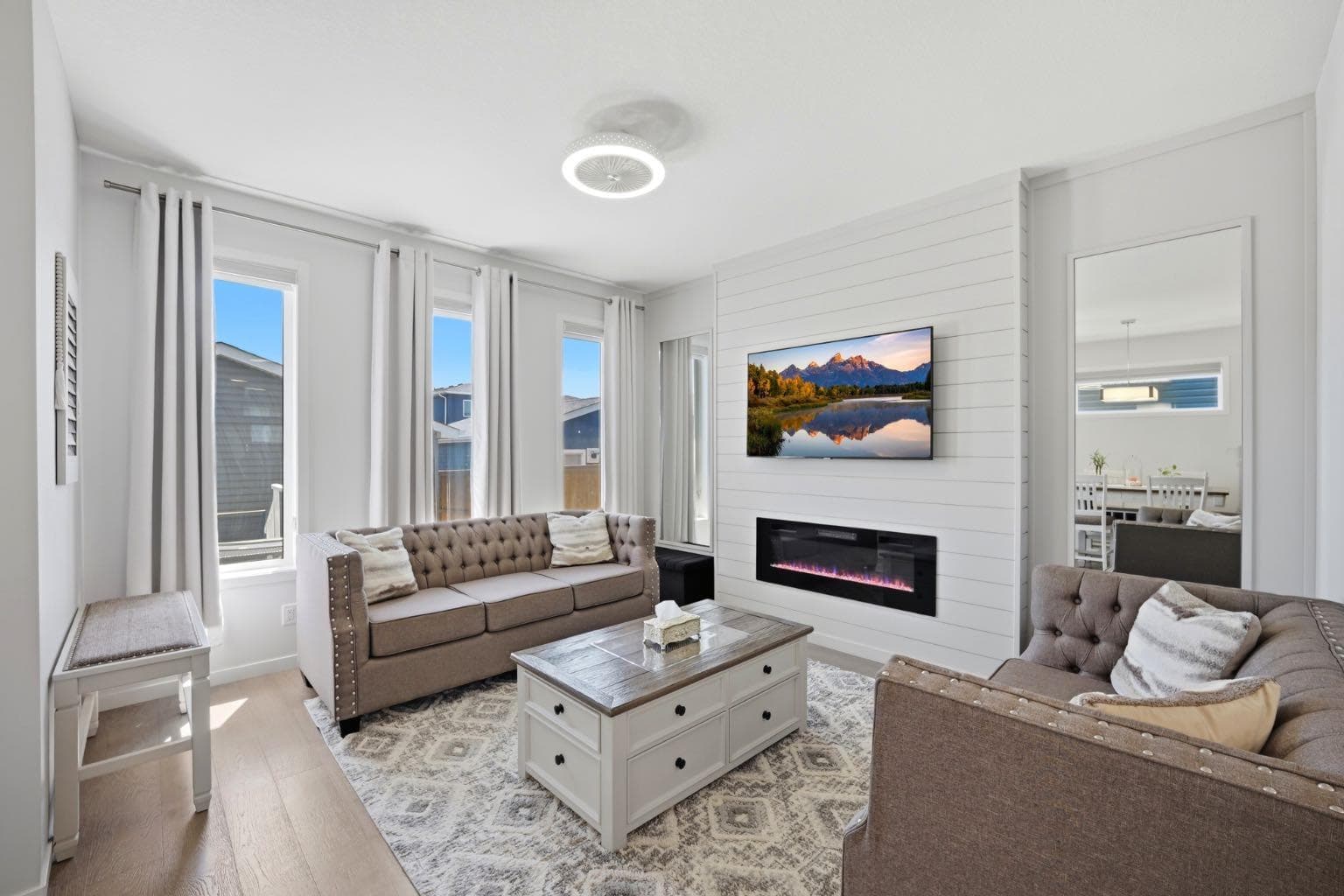 908 West Lakeview Drive 