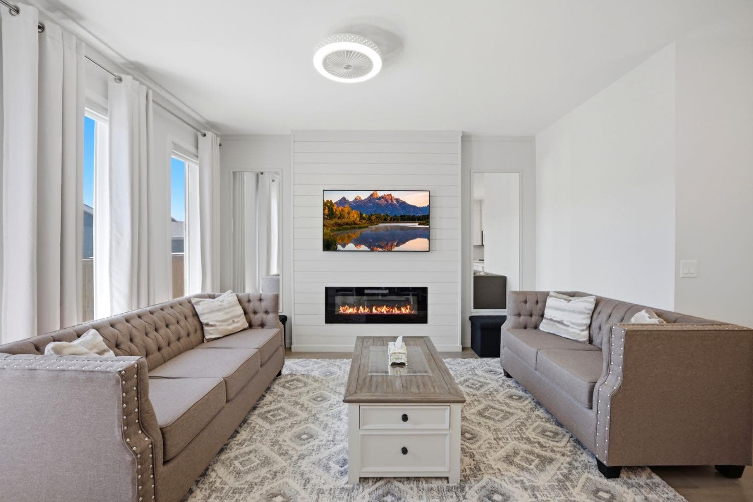 908 West Lakeview Drive 