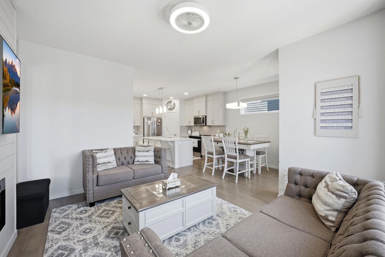 908 West Lakeview Drive 