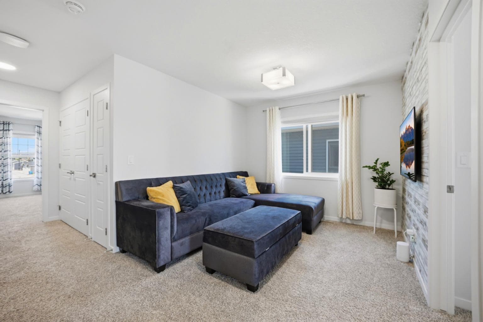 908 West Lakeview Drive 