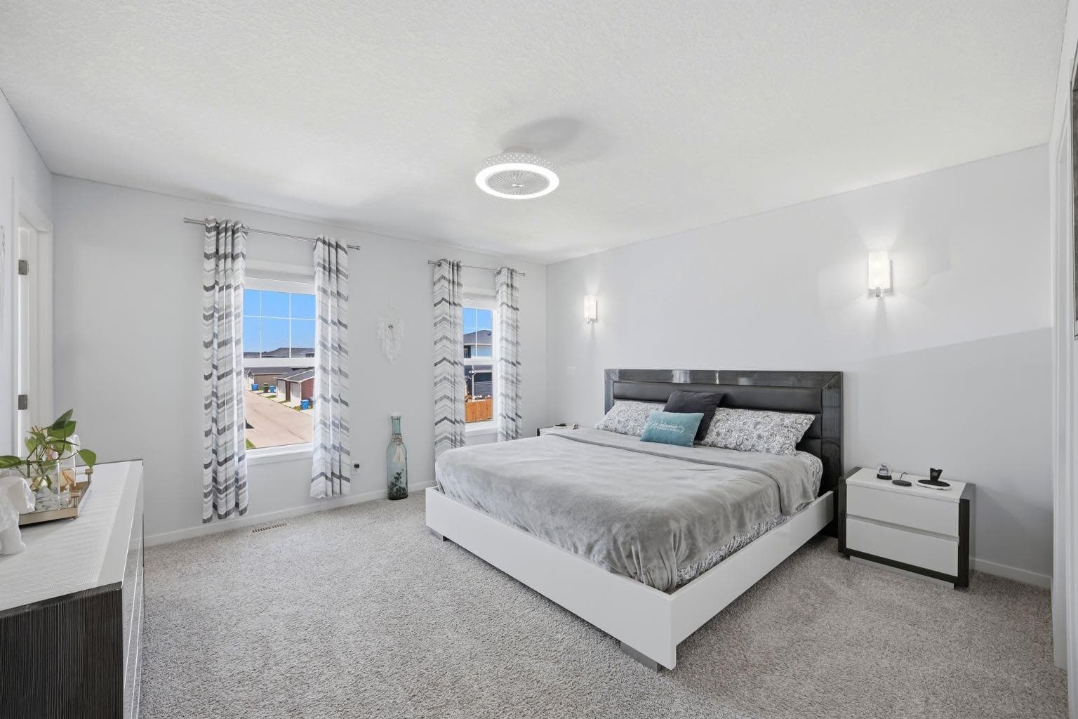 908 West Lakeview Drive 