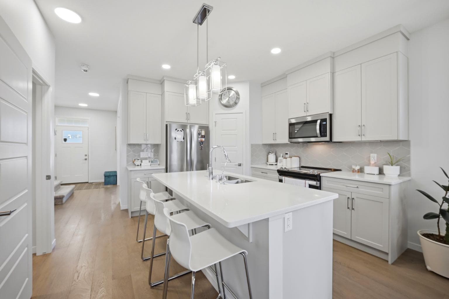 908 West Lakeview Drive 